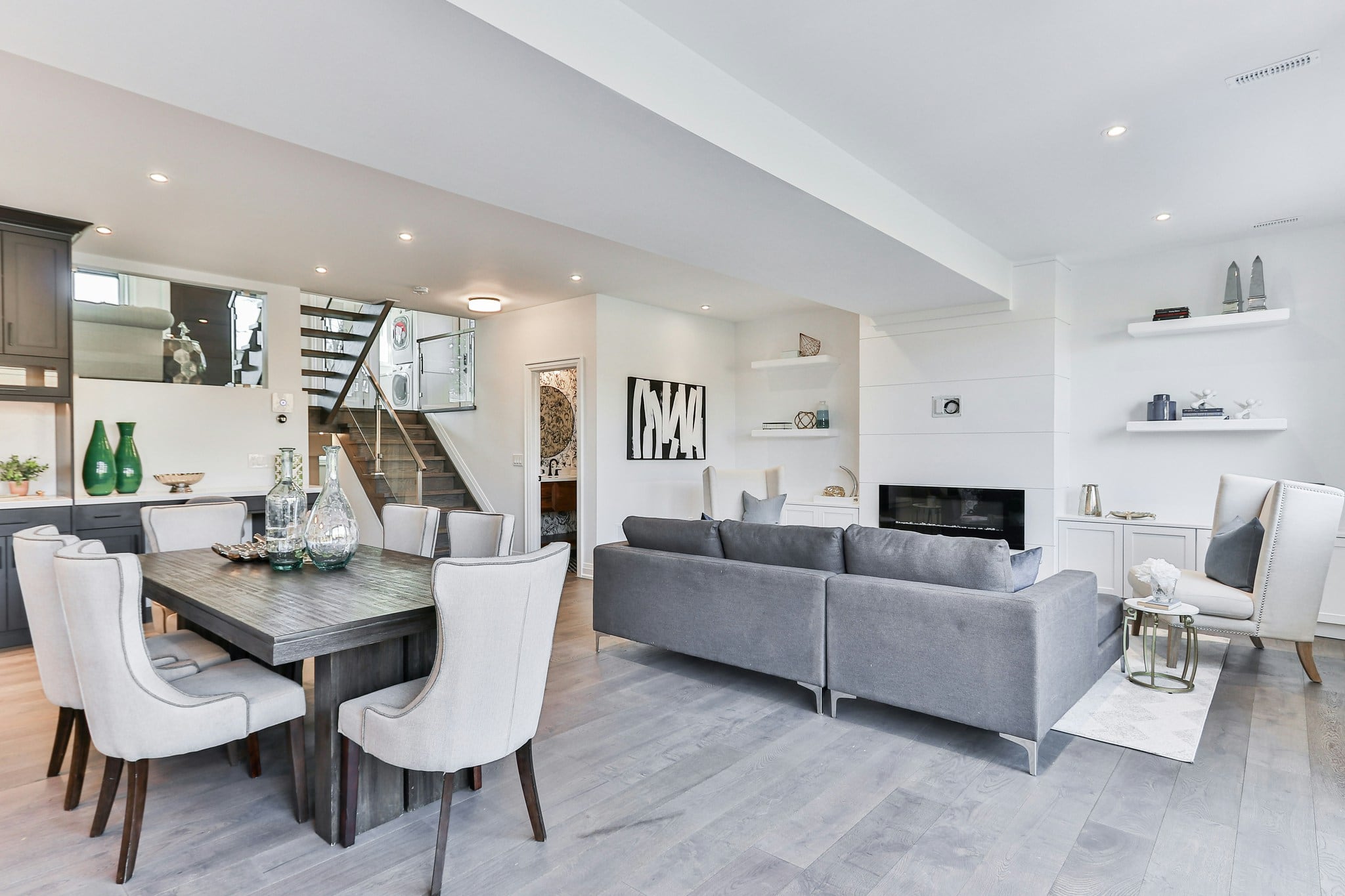 Architecture & Immobilier réalisé en studio professionnel par Greg Studio Photo à Neuilly-sur-Marne, Seine-Saint-Denis, Paris, Île-de-France, Gagny, Villemomble, Noisy-le-Grand. Prise de vue d'art haut de gamme capturant la complicité et l'authenticité de l'instant.