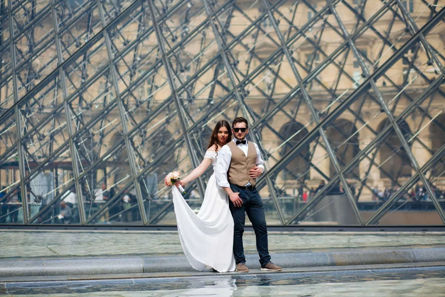 Mariage de prestige réalisé en studio professionnel par Greg Studio Photo à Neuilly-sur-Marne, Seine-Saint-Denis, Paris, Île-de-France, Gagny, Villemomble, Noisy-le-Grand. Prise de vue d'art haut de gamme capturant la complicité et l'authenticité de l'instant.