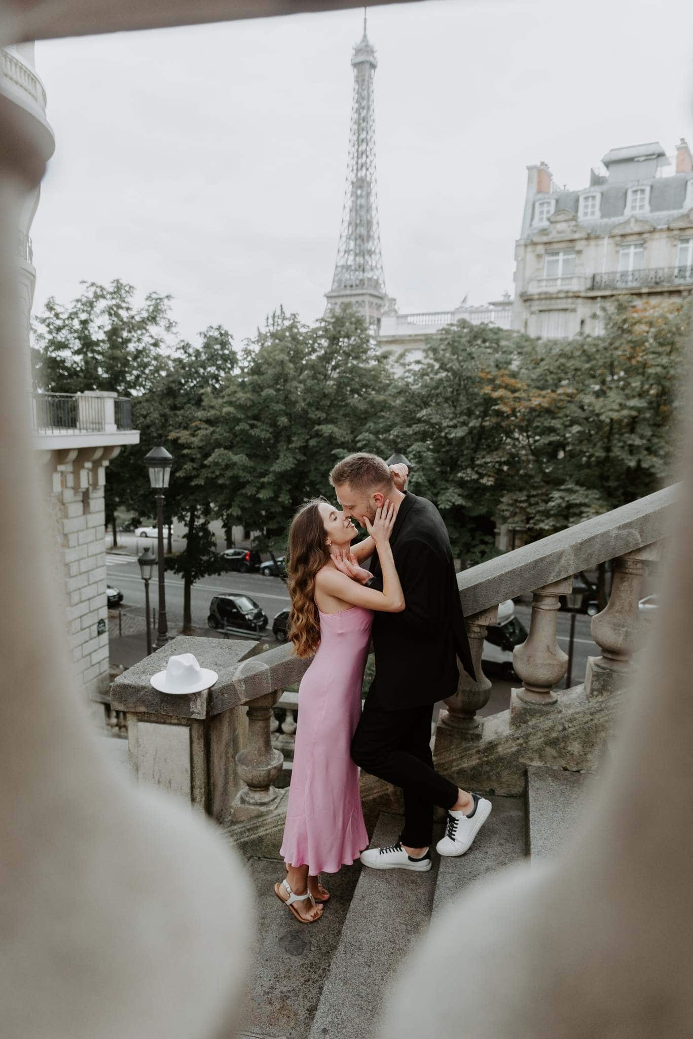 Mariage de prestige réalisé en studio professionnel par Greg Studio Photo à Neuilly-sur-Marne, Seine-Saint-Denis, Paris, Île-de-France, Gagny, Villemomble, Noisy-le-Grand. Prise de vue d'art haut de gamme capturant la complicité et l'authenticité de l'instant.