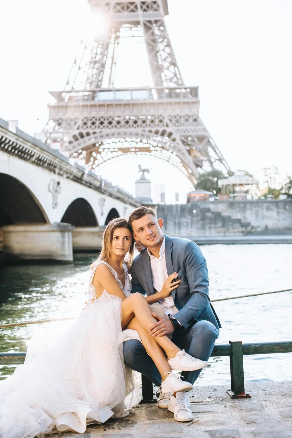 Mariage de prestige réalisé en studio professionnel par Greg Studio Photo à Neuilly-sur-Marne, Seine-Saint-Denis, Paris, Île-de-France, Gagny, Villemomble, Noisy-le-Grand. Prise de vue d'art haut de gamme capturant la complicité et l'authenticité de l'instant.